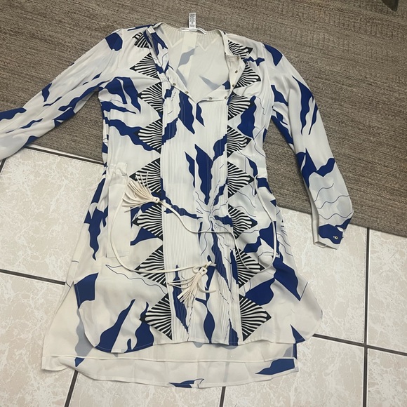 Beautiful silky smooth feel dress from Diane von furstenberg - Picture 2 of 4